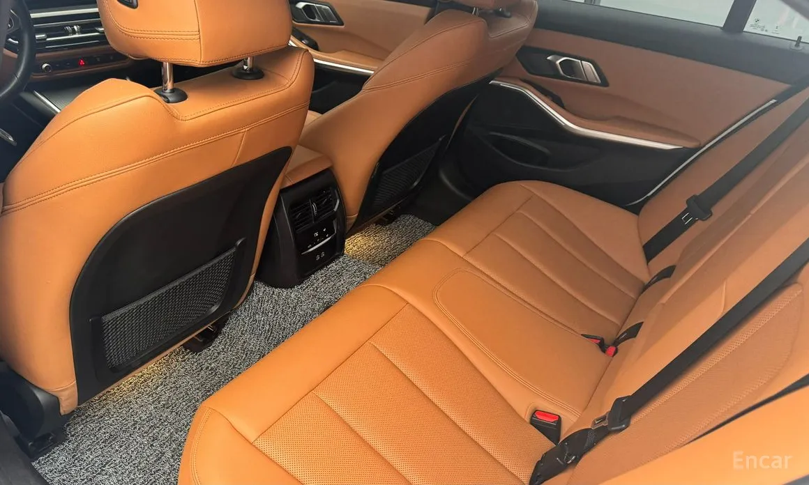 Photo 15 - BMW 3 Series