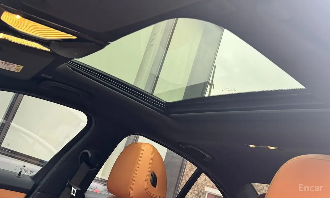 Photo 18 - BMW 3 Series