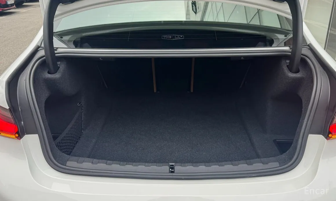 Photo 19 - BMW 3 Series