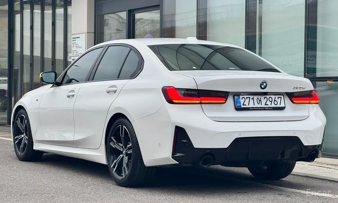 Photo 2 - BMW 3 Series