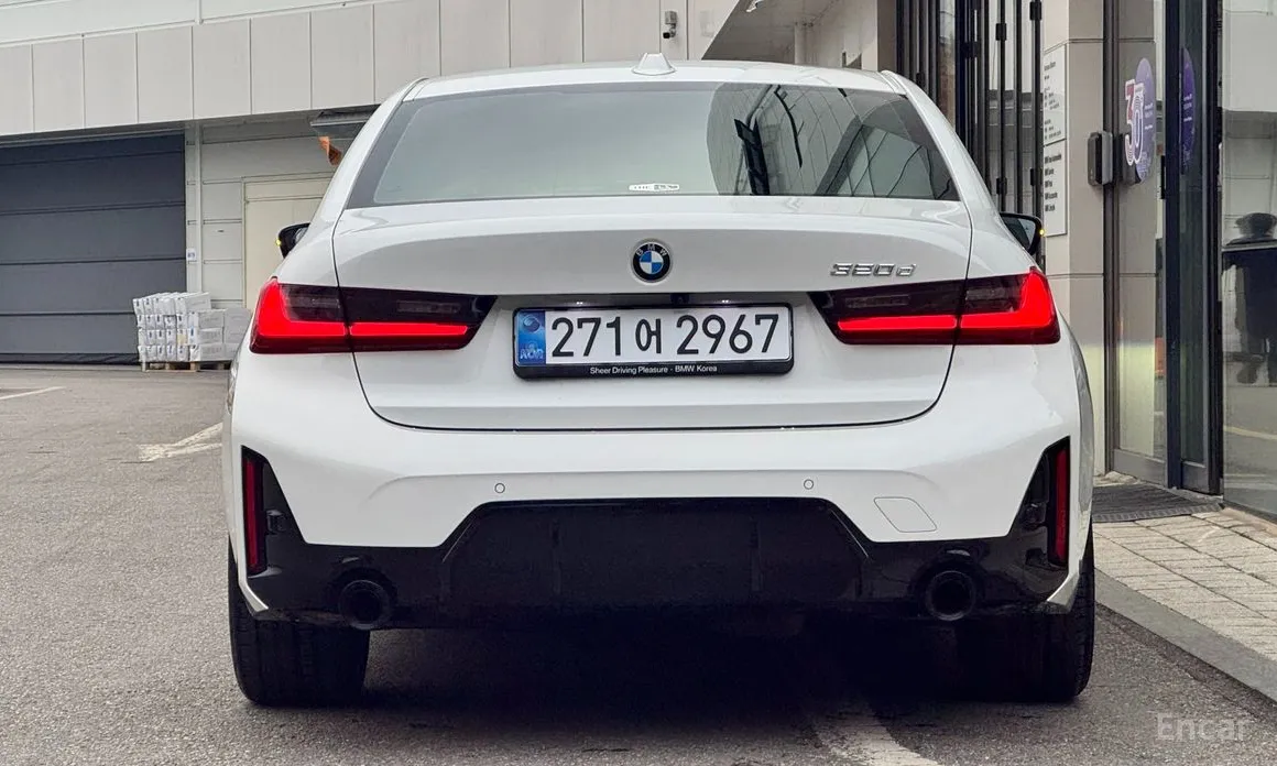 Photo 4 - BMW 3 Series