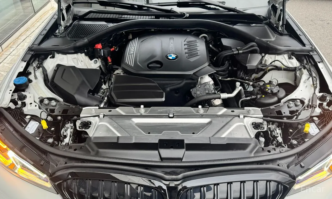 Photo 6 - BMW 3 Series