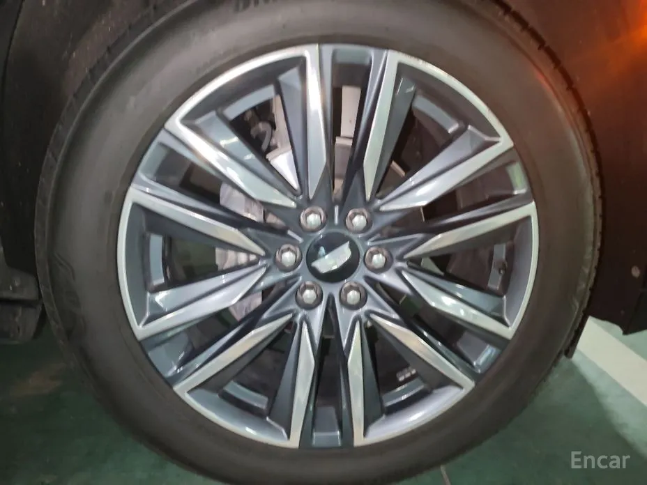 Фото 12 - Cadillac Escalade