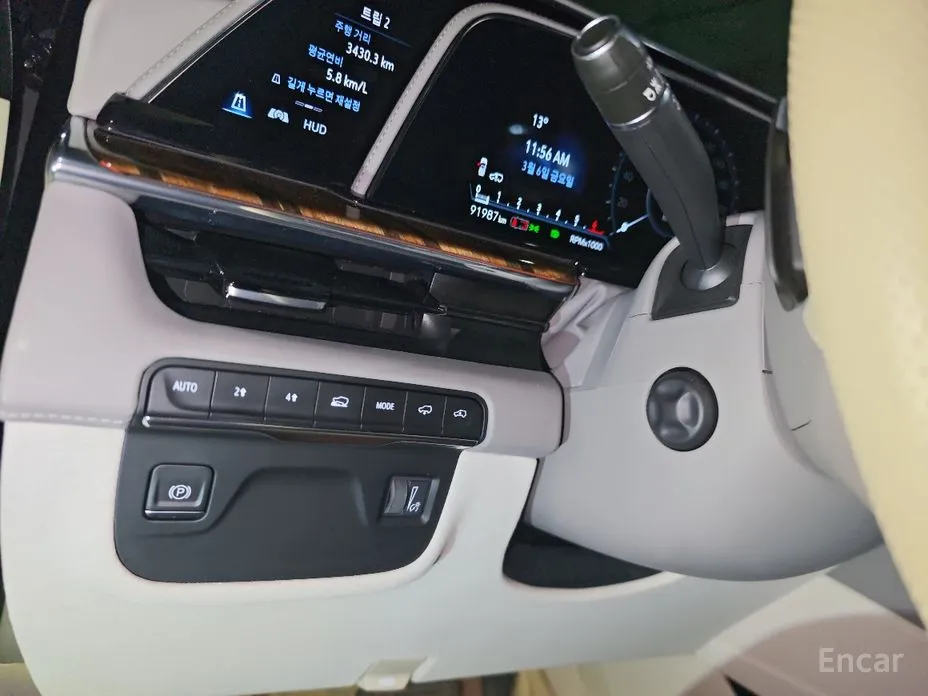 Фото 18 - Cadillac Escalade