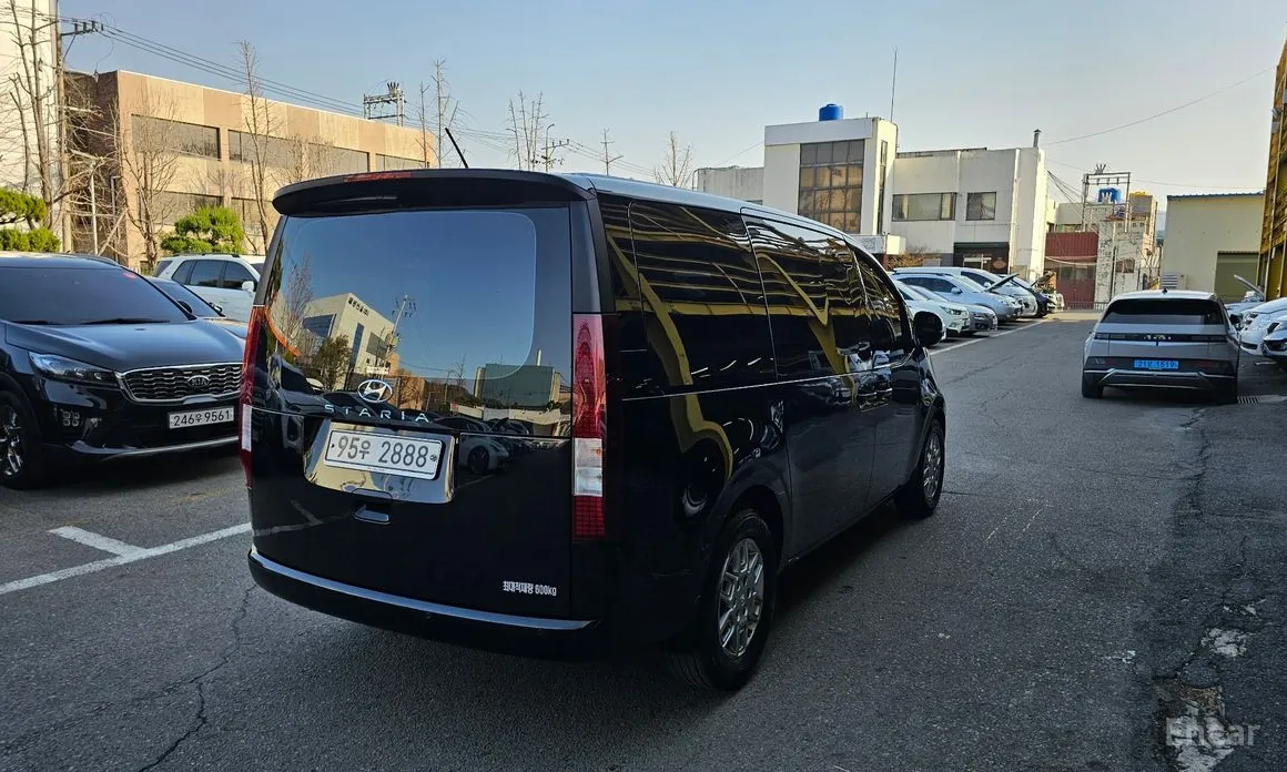 Фото 4 - Hyundai Staria