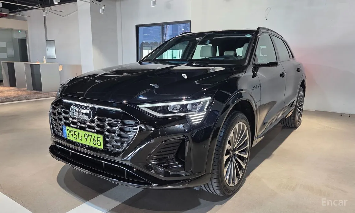 Фото 1 - Audi Q8 e-tron