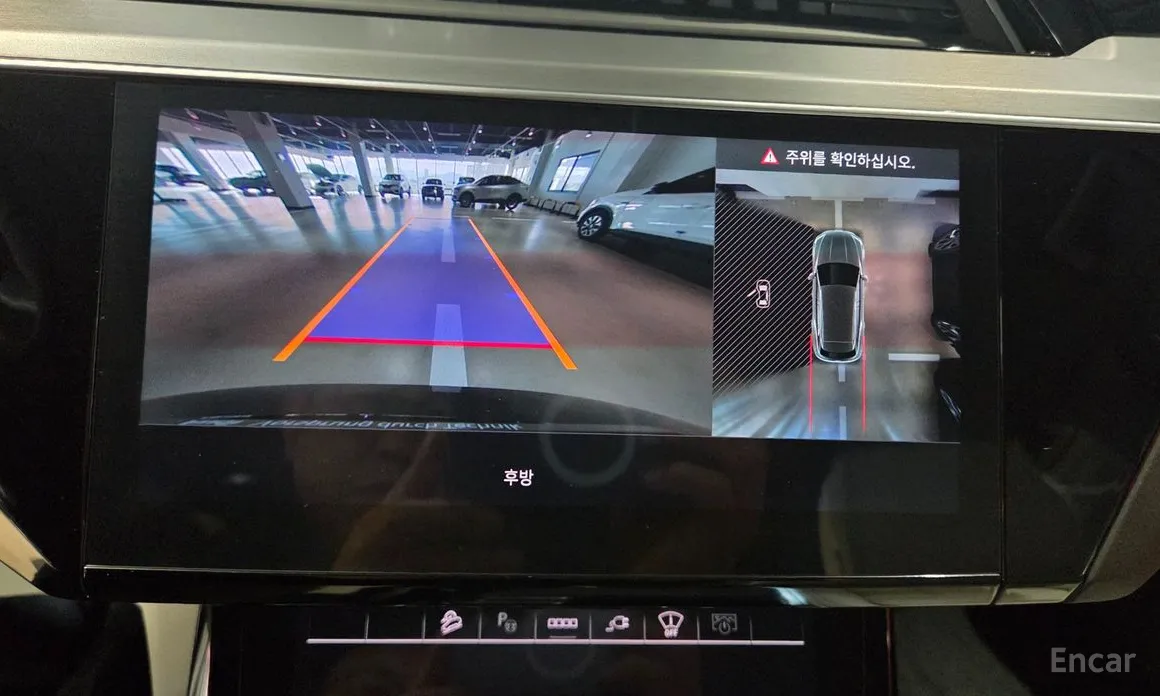 Фото 14 - Audi Q8 e-tron