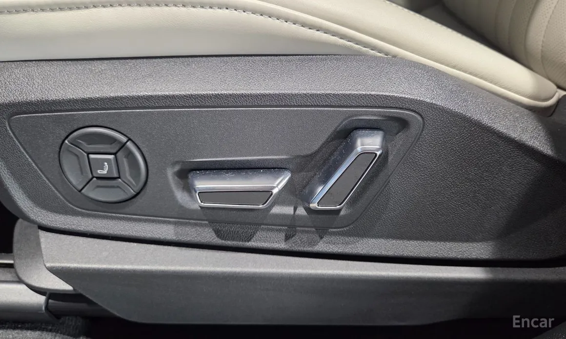 Фото 15 - Audi Q8 e-tron