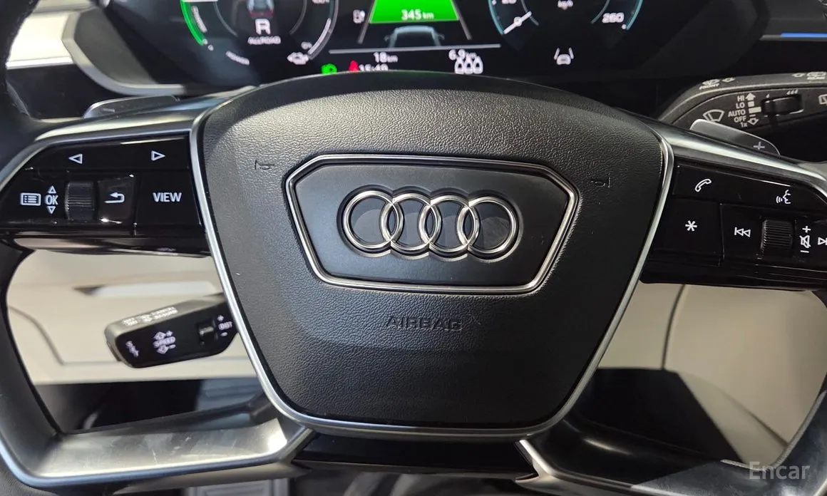 Фото 18 - Audi Q8 e-tron