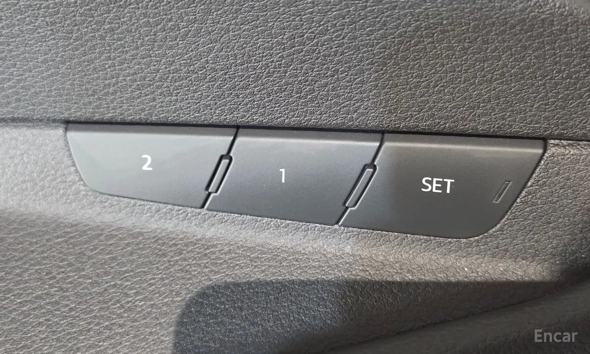 Фото 19 - Audi Q8 e-tron