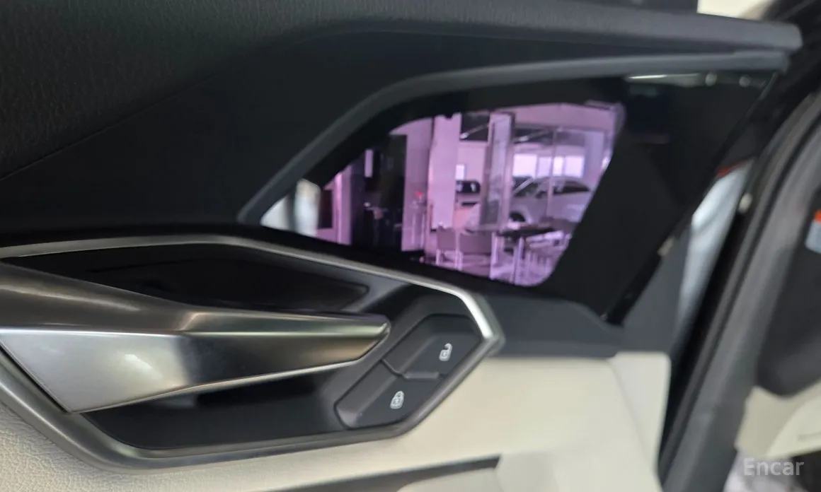 Фото 20 - Audi Q8 e-tron