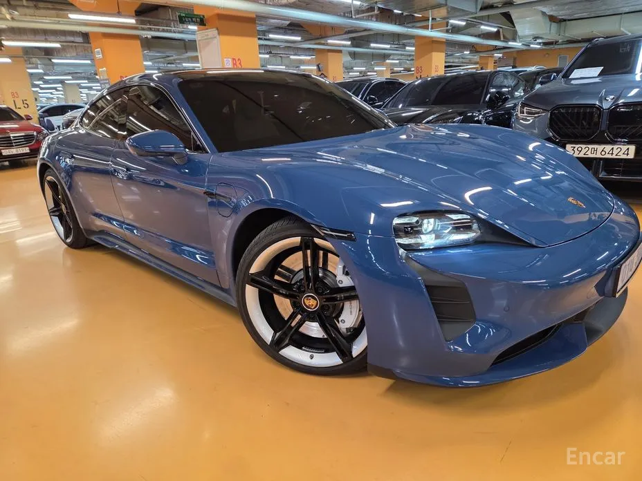 Фото 1 - Porsche Taycan