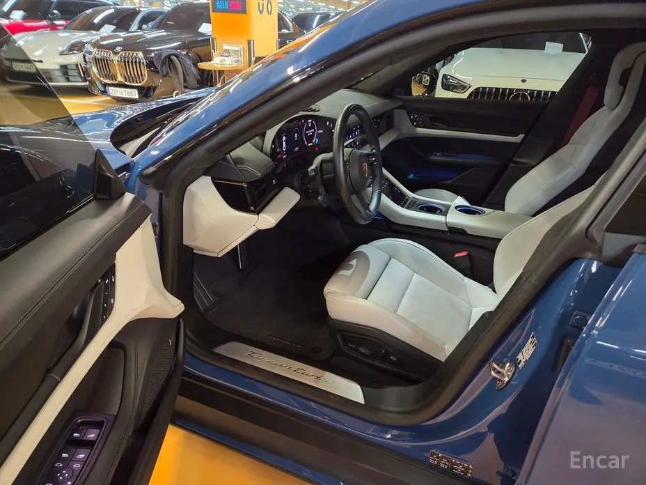 Фото 10 - Porsche Taycan