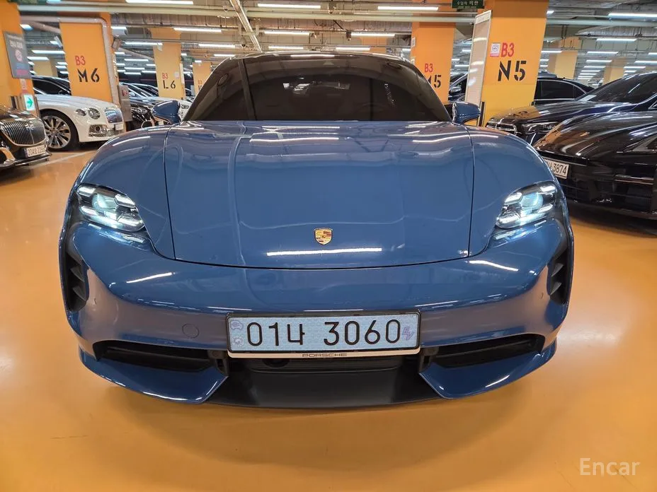 Фото 2 - Porsche Taycan