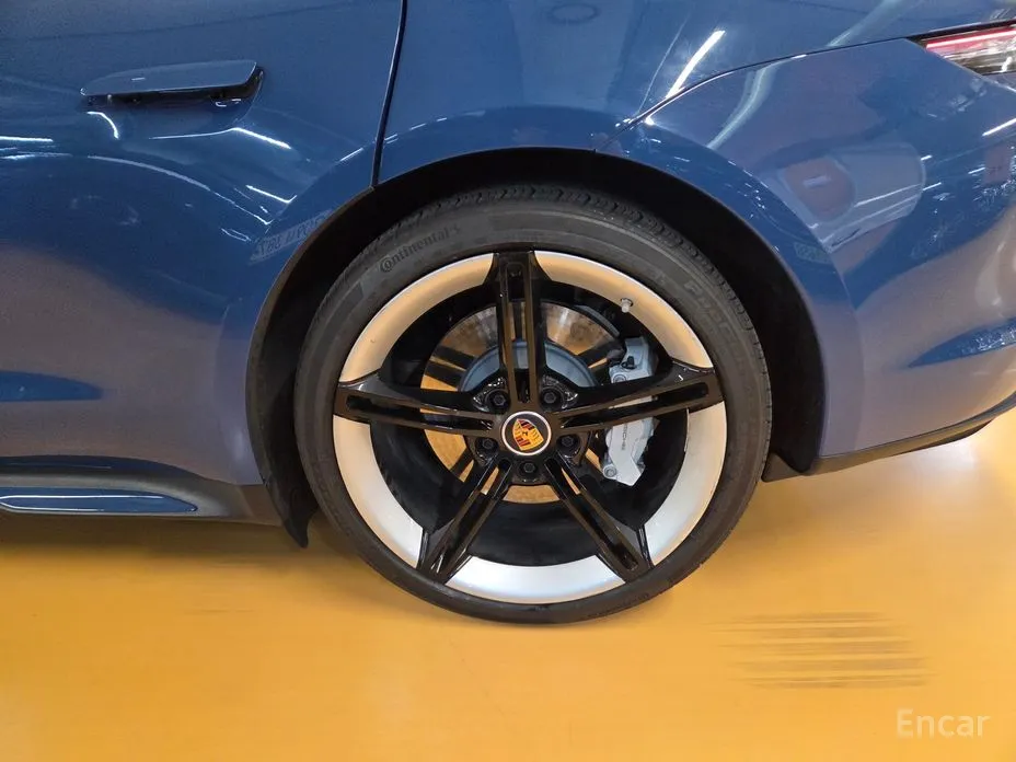 Фото 6 - Porsche Taycan