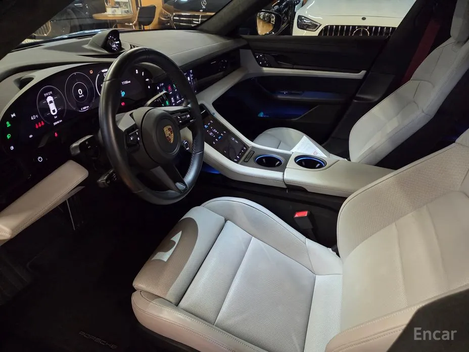 Фото 9 - Porsche Taycan