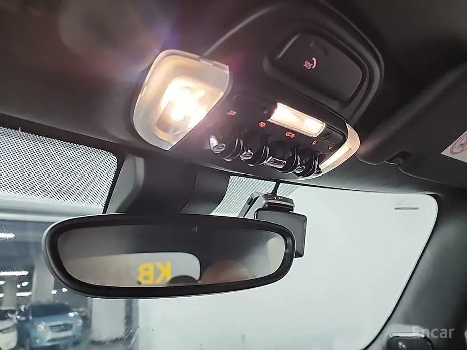 Фото 17 - Mini Cooper Convertible