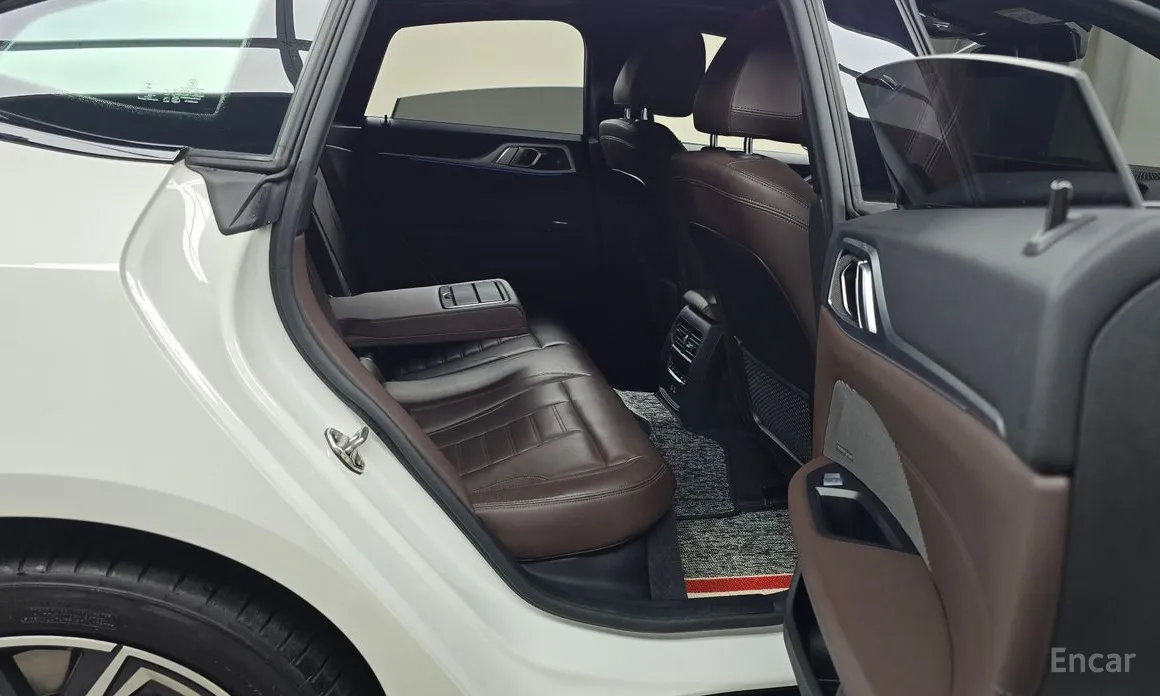 Фото 12 - BMW i4