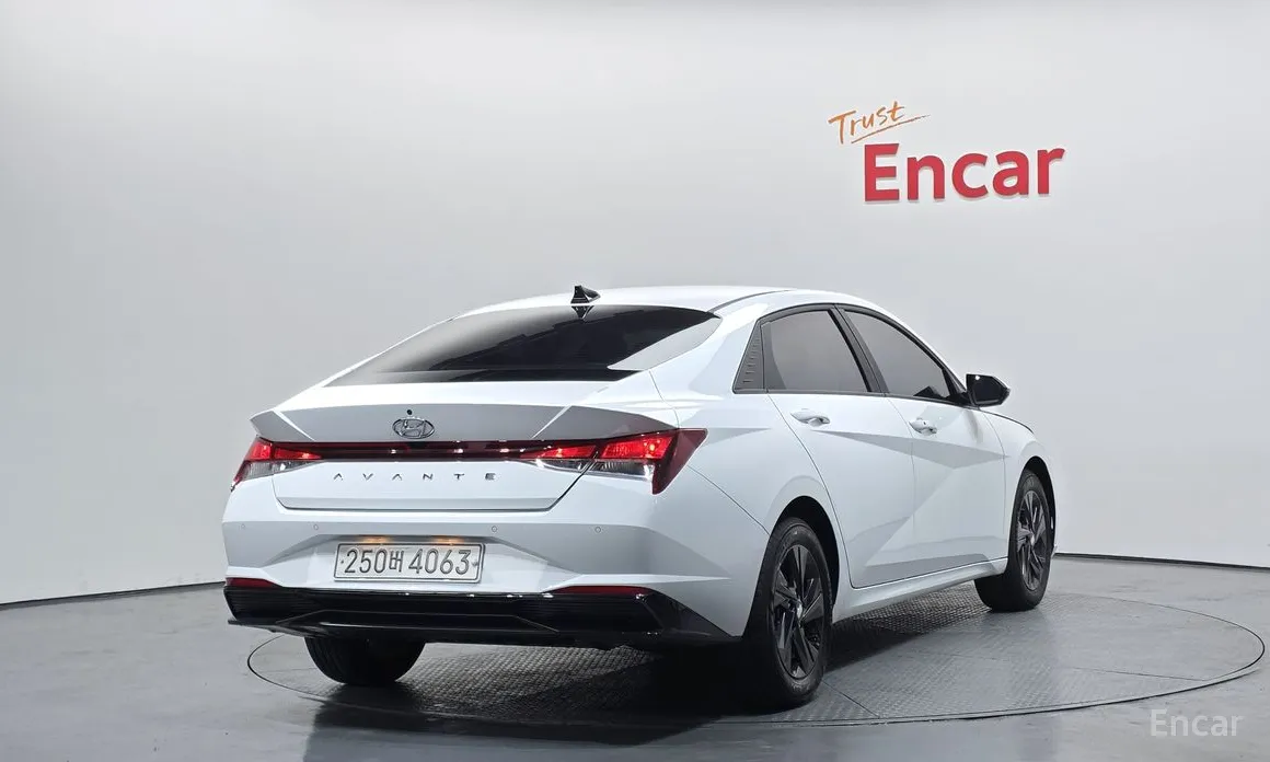 Фото 2 - Hyundai Avante