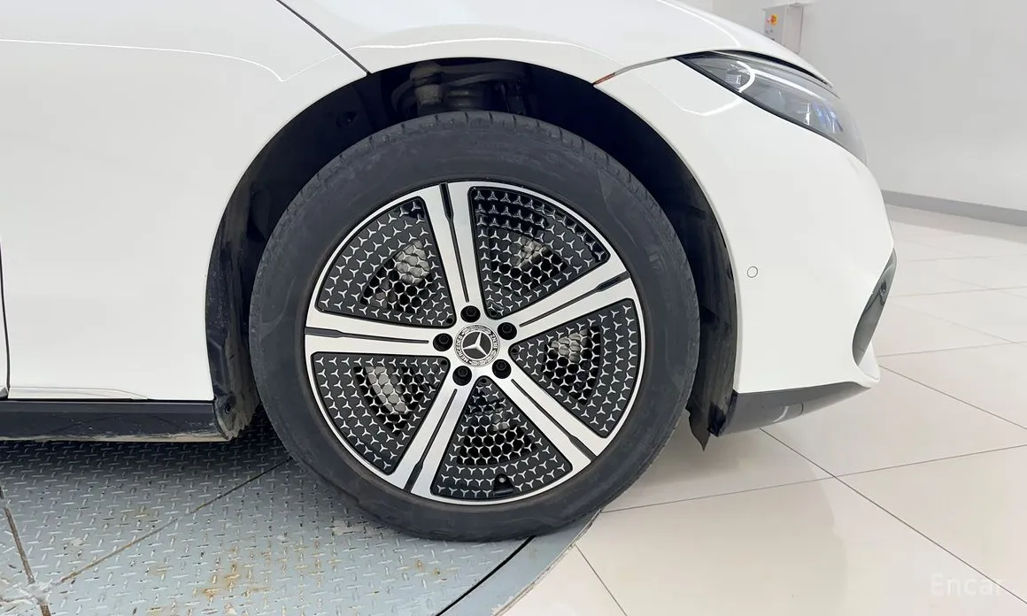 Фото 9 - Mercedes-Benz EQS