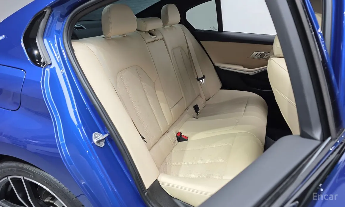 Photo 12 - BMW 3 Series