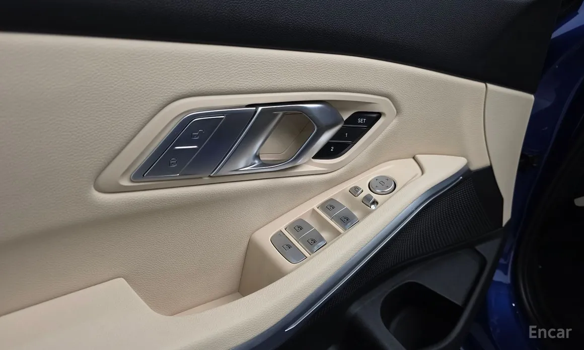 Photo 17 - BMW 3 Series