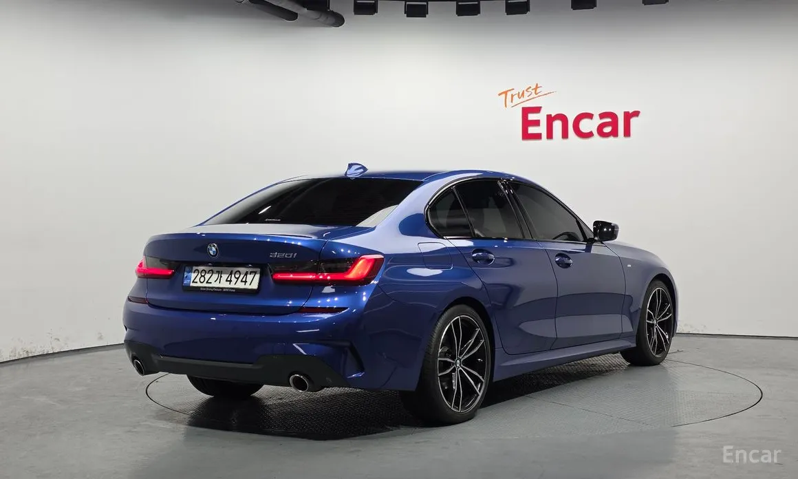 Photo 2 - BMW 3 Series