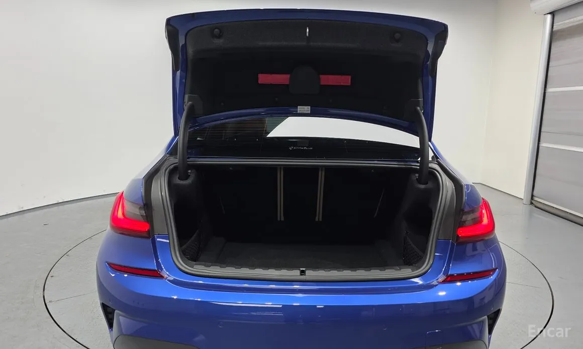 Photo 20 - BMW 3 Series