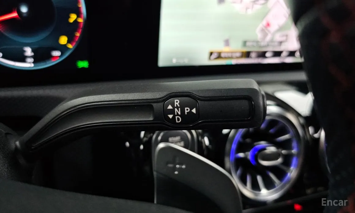 Фото 9 - Mercedes-Benz CLA-Class