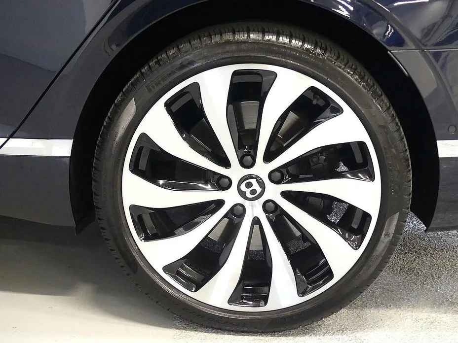 Фото 18 - Bentley Flying Spur