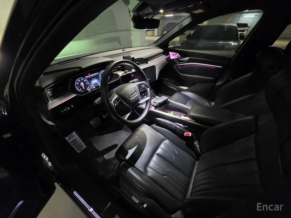 Фото 10 - Audi e-tron