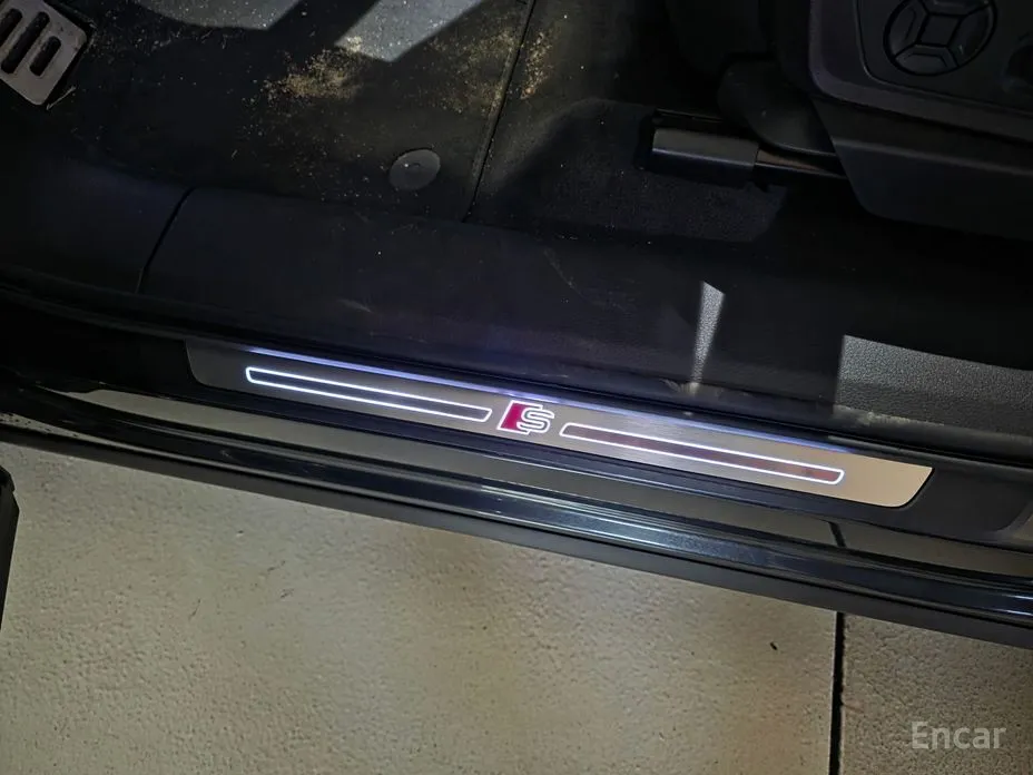 Фото 11 - Audi e-tron