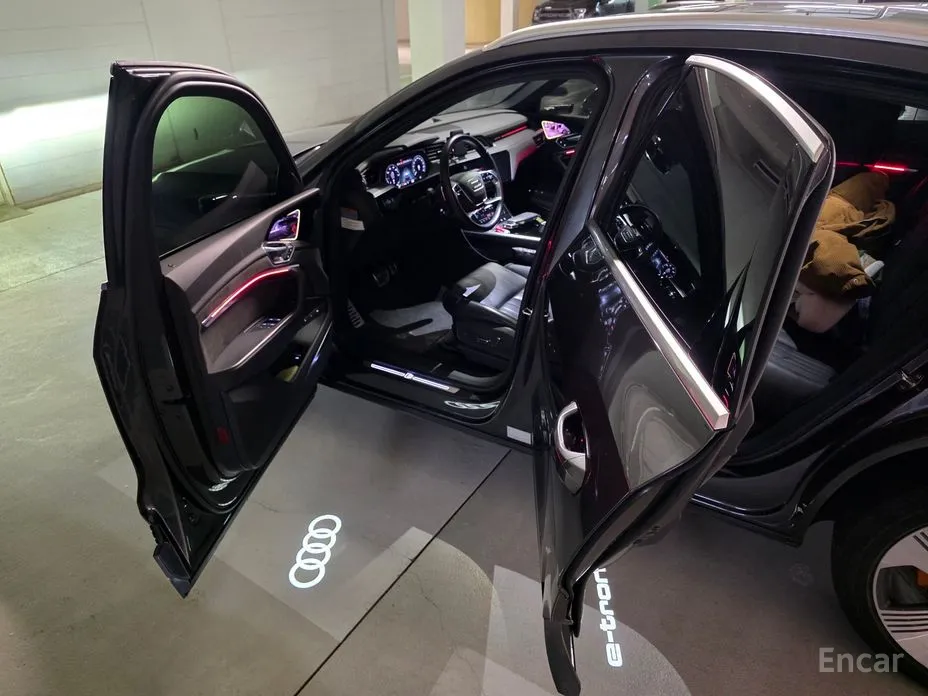 Фото 16 - Audi e-tron