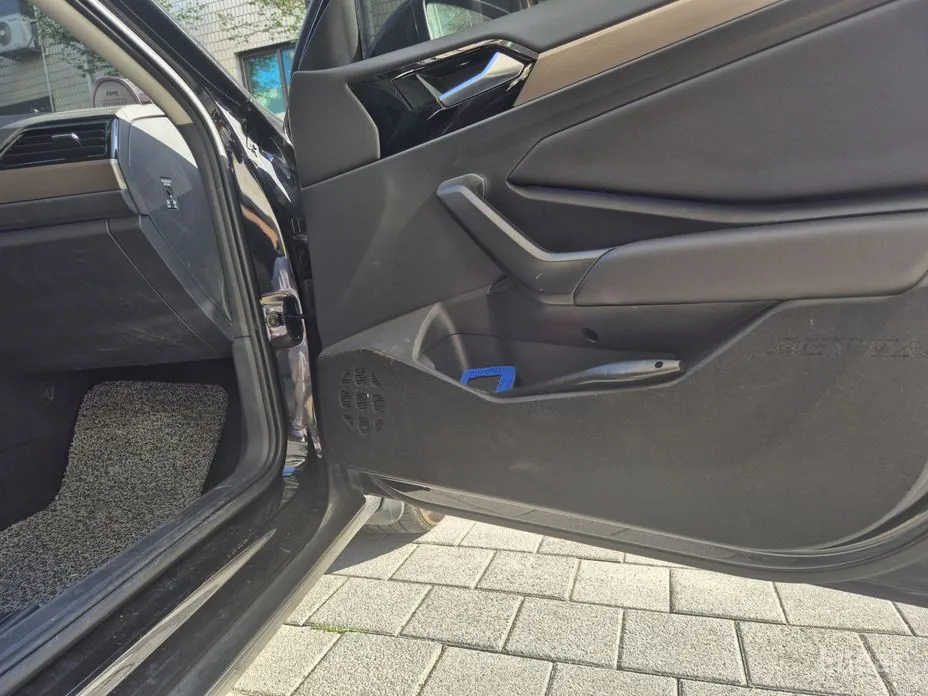 Photo 12 - Volkswagen Jetta