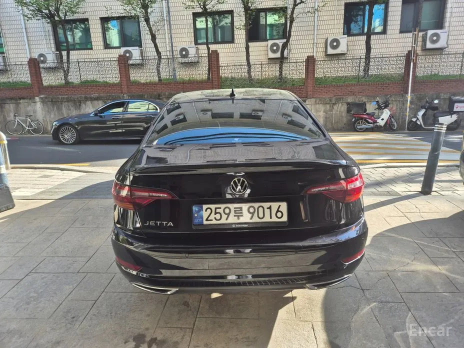 Photo 4 - Volkswagen Jetta