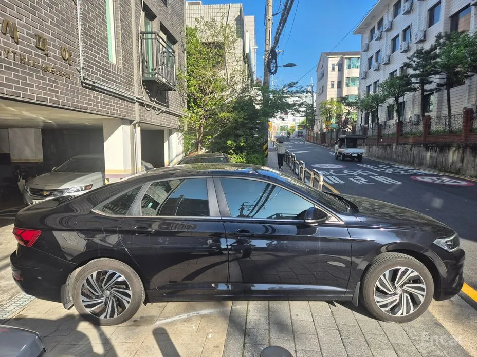 Photo 7 - Volkswagen Jetta