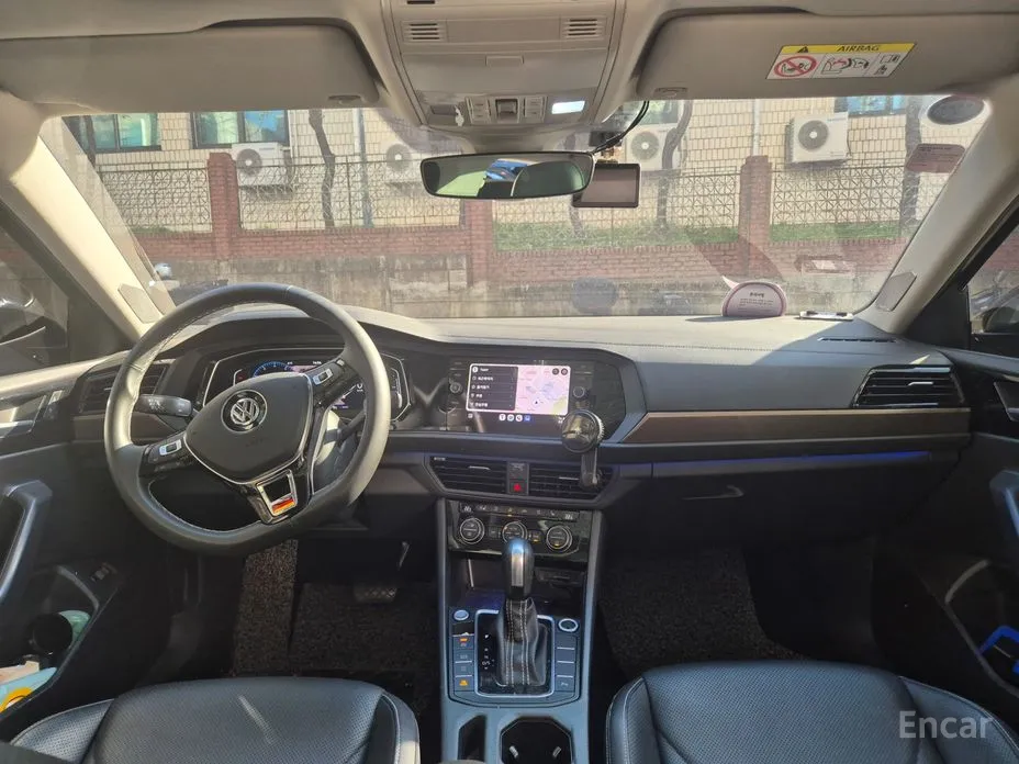 Photo 8 - Volkswagen Jetta