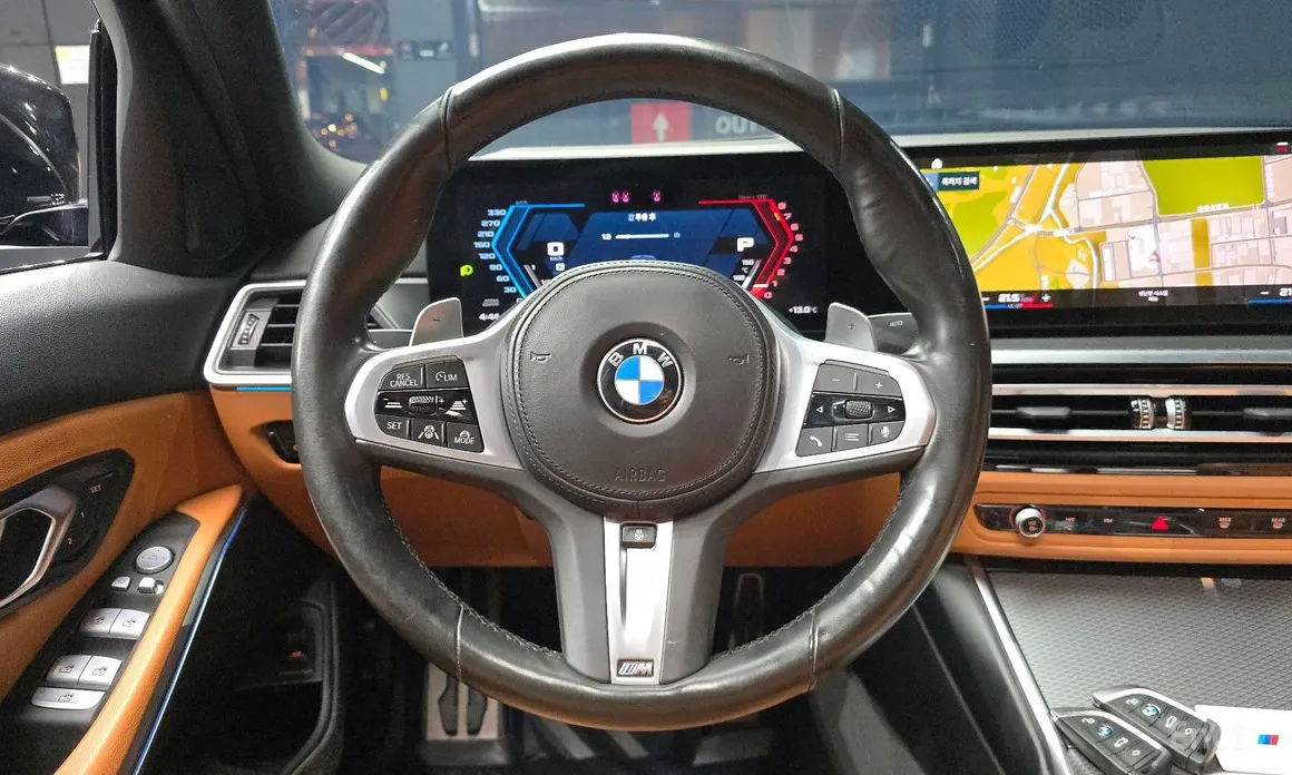 Photo 13 - BMW 3 Series