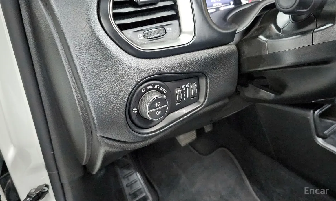 Фото 18 - Jeep Renegade