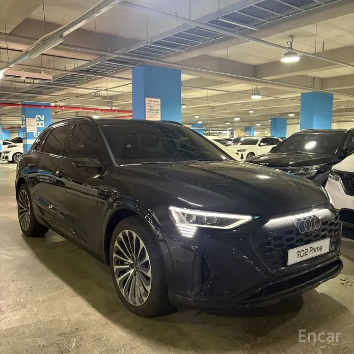 Фото 2 - Audi Q8 e-tron