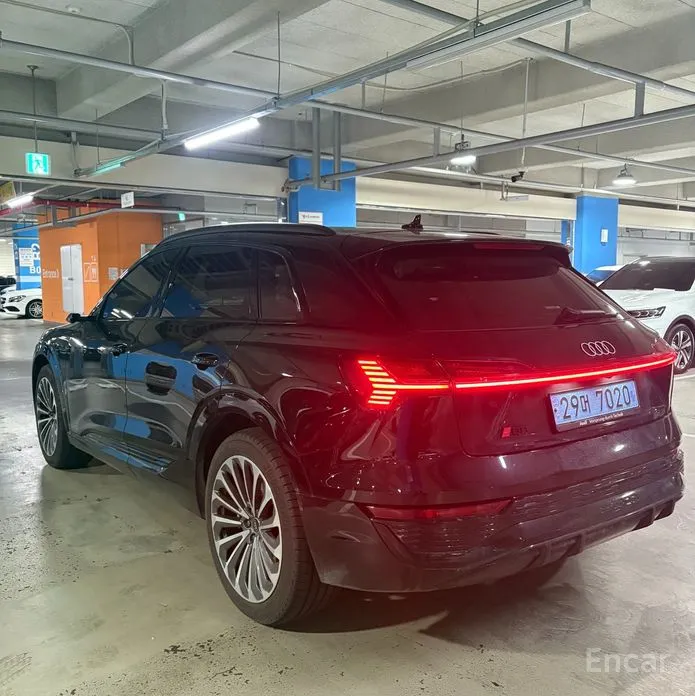 Фото 6 - Audi Q8 e-tron