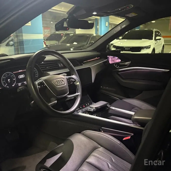 Фото 8 - Audi Q8 e-tron