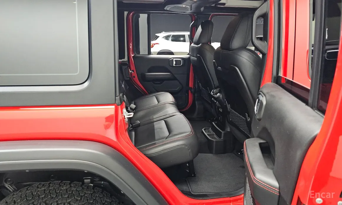 Фото 12 - Jeep Wrangler