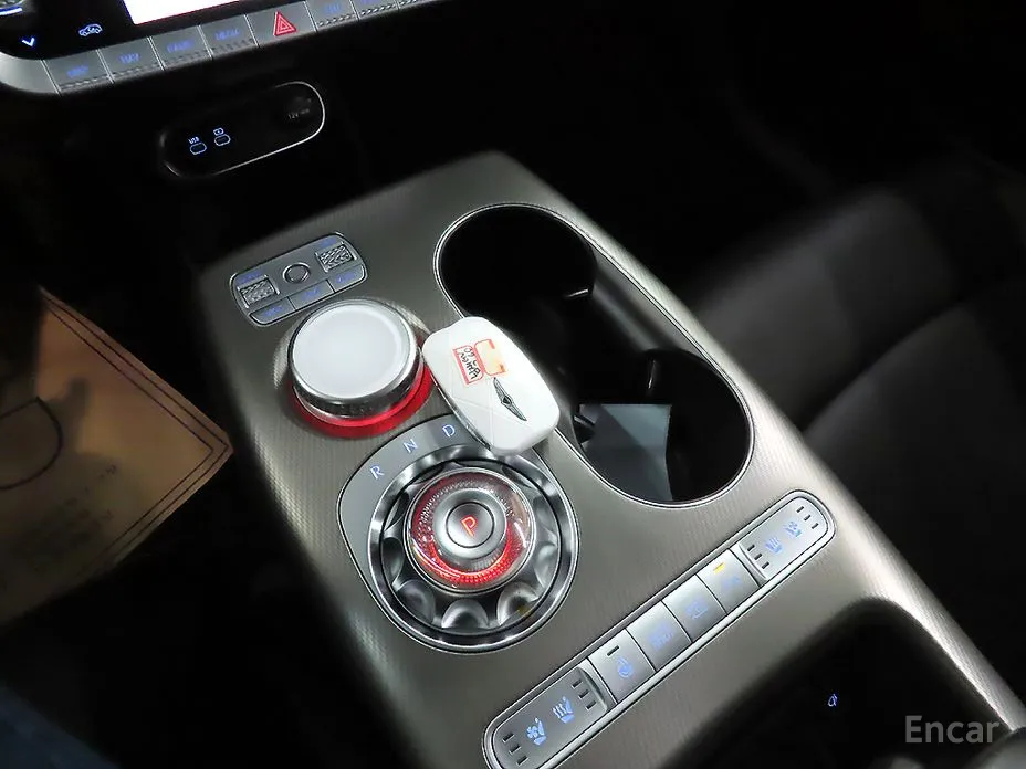 Фото 12 - Genesis GV60