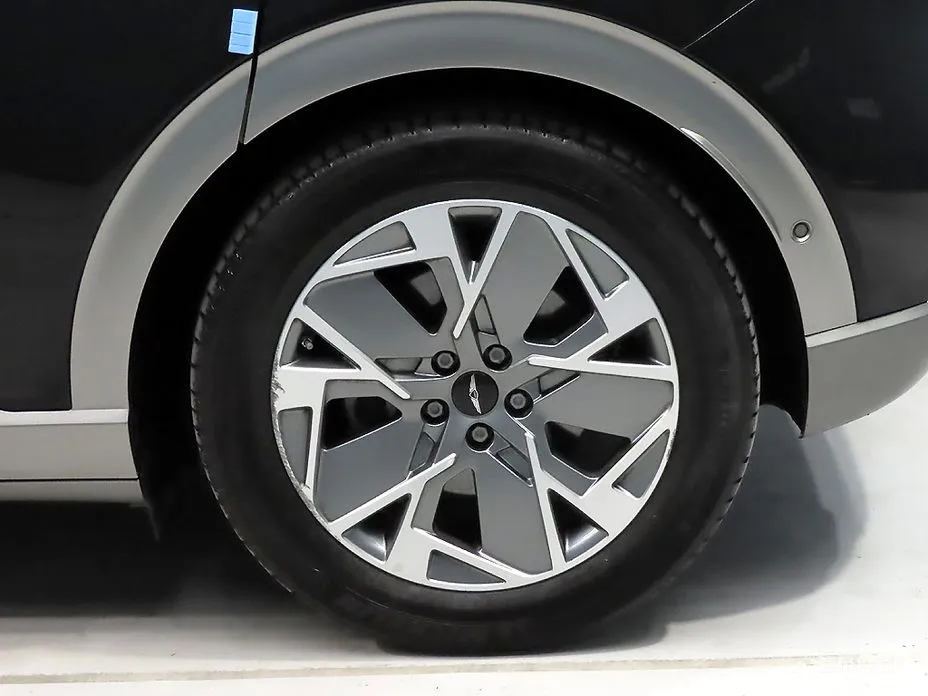 Фото 20 - Genesis GV60