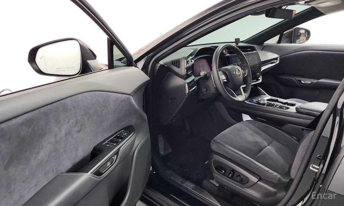 Фото 10 - Lexus RZ