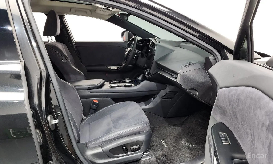 Фото 11 - Lexus RZ