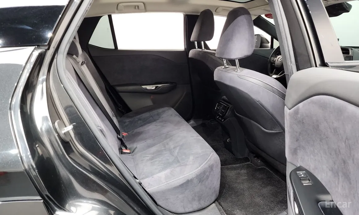 Фото 12 - Lexus RZ