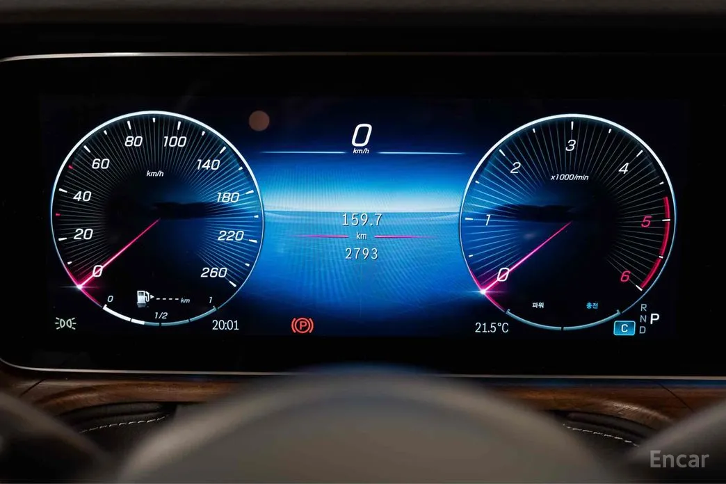 Фото 9 - Mercedes-Benz G-Class