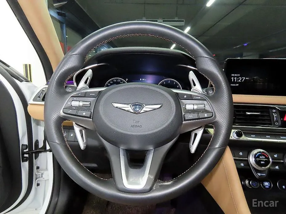 Фото 12 - Genesis G70